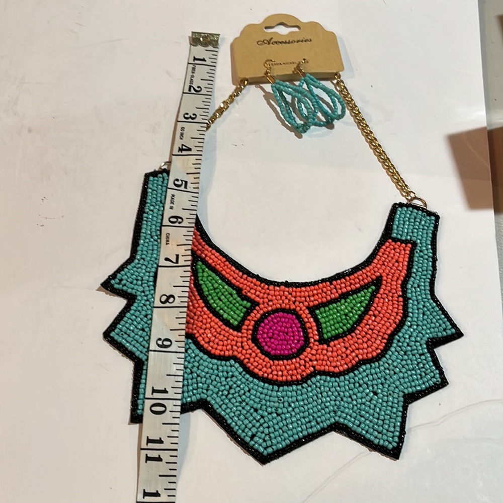 NWT Turquoise Beaded Bib Necklace - Picture 4 of 4